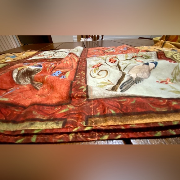 Table Runner w/Squares of Birds Different Color Backgrounds. Cotton Hand Made EC - Picture 15 of 16